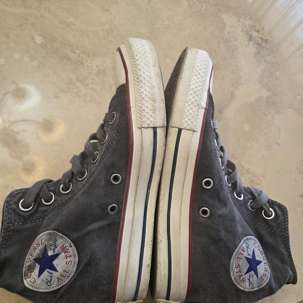 Stylish Black High-Top Sneakers - Picture 5 of 6
